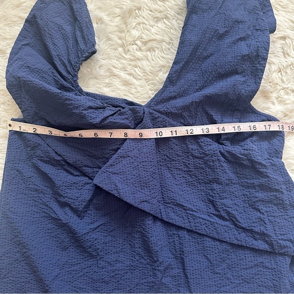 Cuyana Seersucker Flounce Top 100% Cotton Ruffle Asymmetrical Textured Blue Sz L - Picture 11 of 12